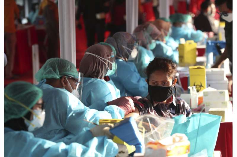 Indonesia holds mass vaccination to scale up virus fight