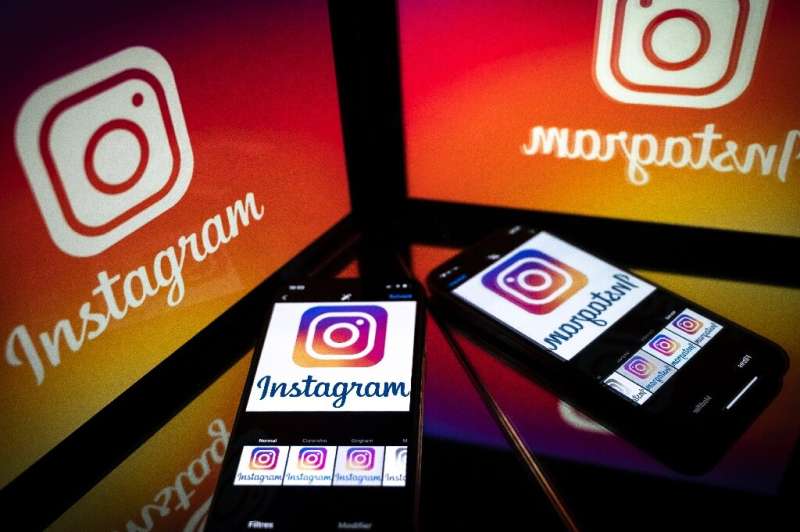 Instagram's new Live Rooms feature allows four participants to engage in real time broadcasts that other users can tune into