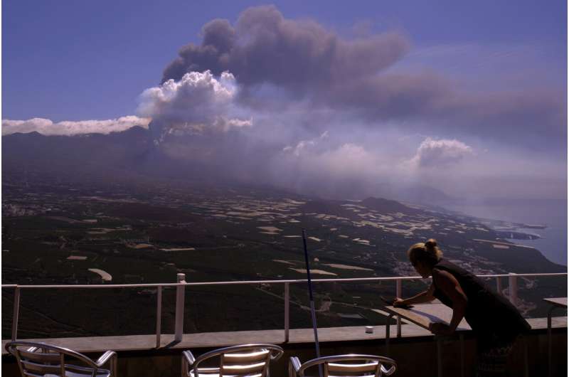 La Palma island's volcano roars again, spewing thicker lava