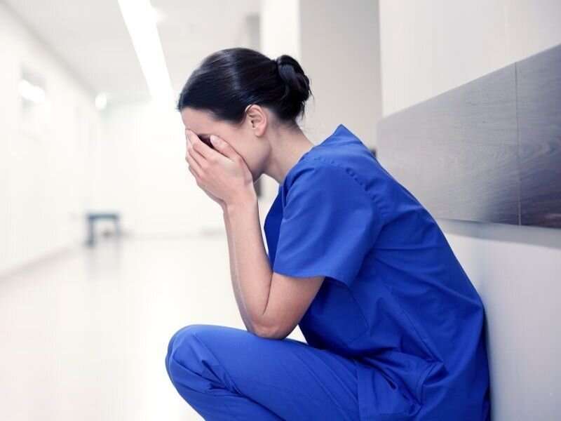 缺少工作人员,PPE阻碍对抗COVID-19疗养院”