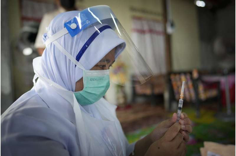 Malaysia shuts vaccination center after 204 staff infected