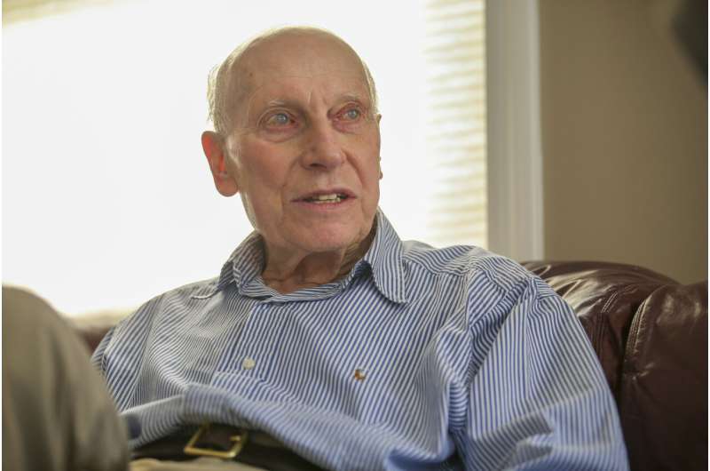 Man earns Ph.D., fulfills dream of being physicist -- at 89