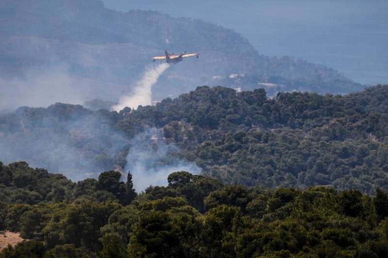 More than 270 firefighters, backed by 16 aircraft and by the army, are fighting the blazes