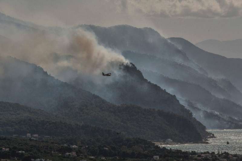 More than 270 firefighters, backed by 16 aircraft and by the army were fighting the blazes on the Geraneia mountain range