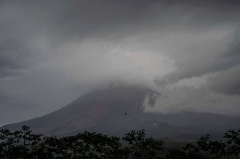 کوه سمرو بلندترین کوه در جزیره جاوه اندونزی است