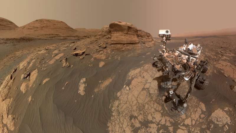 NASA's Curiosity Mars Rover Takes Selfie With 'Mont Mercou'