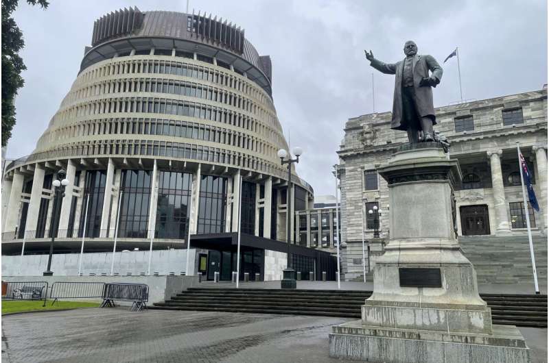 New Zealand wages high-stakes effort to halt virus outbreak