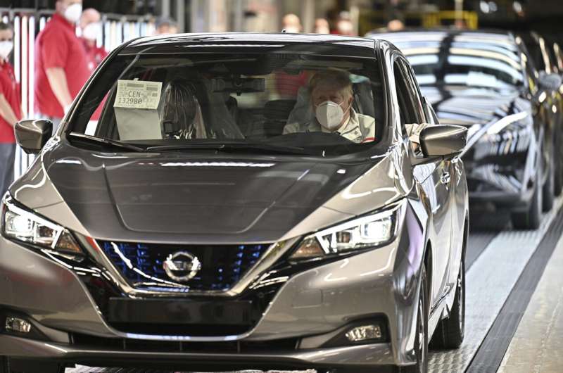Nissan to make new electric cars, batteries in Britain
