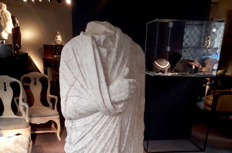Off-duty Italy art cops find looted statue in Belgian shop