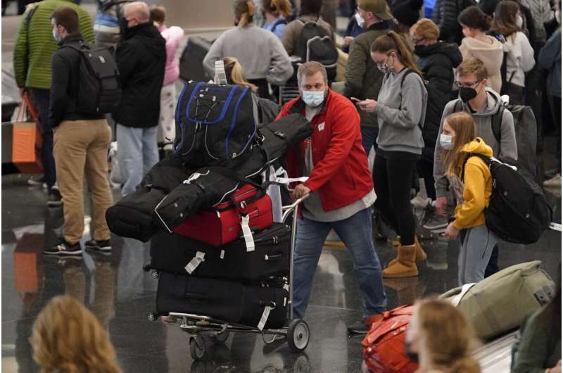 Omicron, storms disrupt air travel for 4th consecutive day