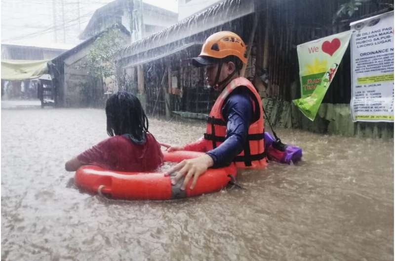 Powerful typhoon hits Philippines, nearly 100,000 evacuated