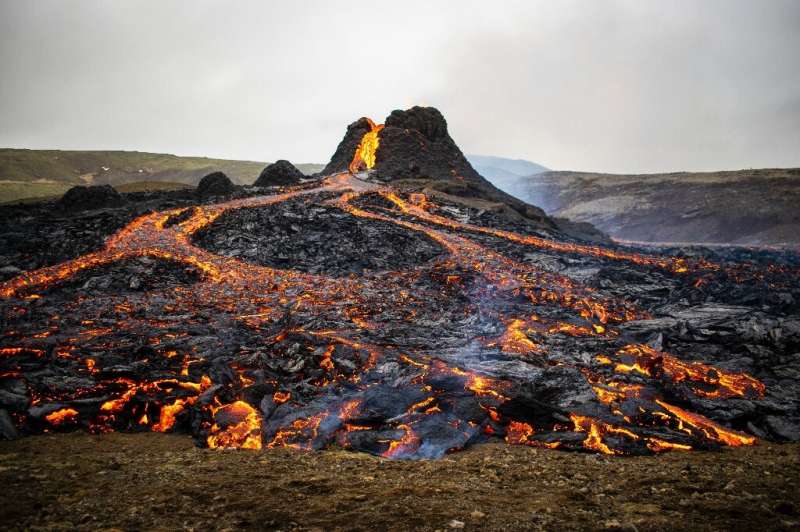 Preliminary calculations put the temperature of the magma emerging from the volcano at almost 1,190 degrees Celsius (2,170 Fahre