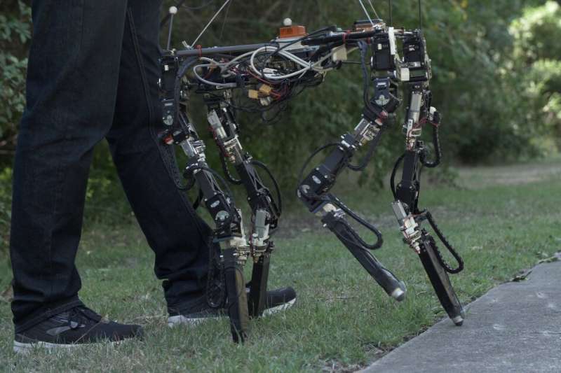 Quadruped robot automatically adapts morphology to variable conditions in unstructured outdoor environments