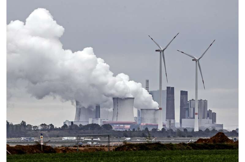 Researchers: Climate pledges see world closing on Paris goal