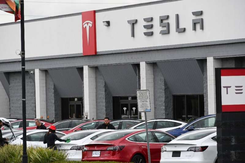 Scrutiny of Tesla grows after apparently driverless fatal crash