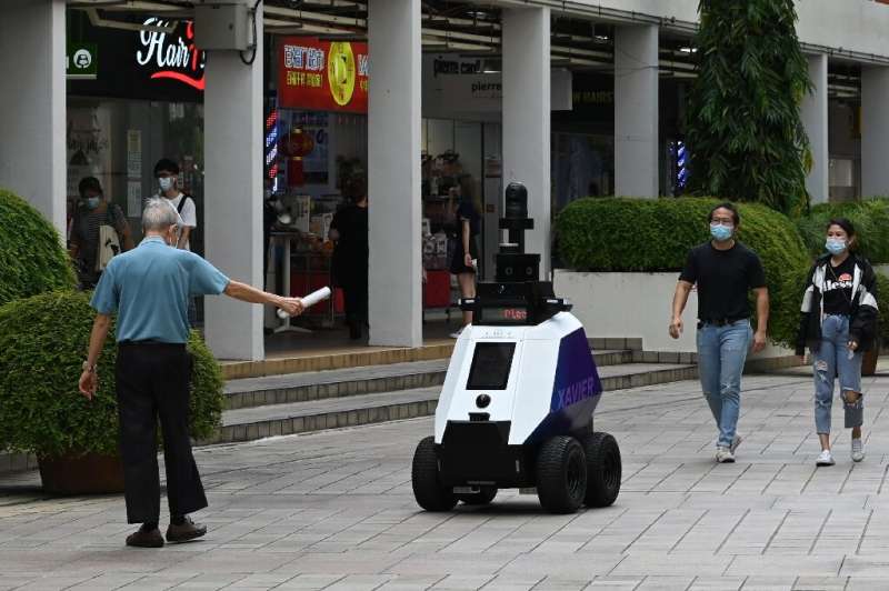 Singapore is trialling robots that patrol the streets looking for people who are smoking in prohibited areas, improperly parking