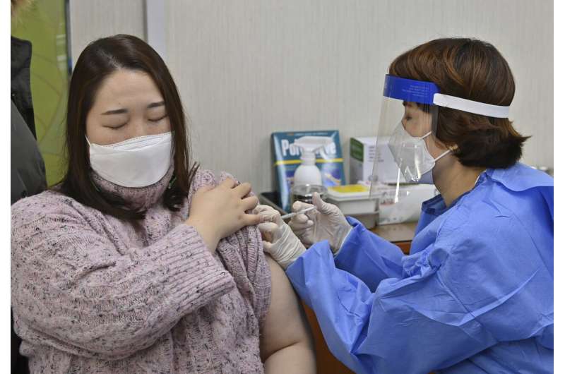South Korea starts vaccinating, but people over 65 must wait