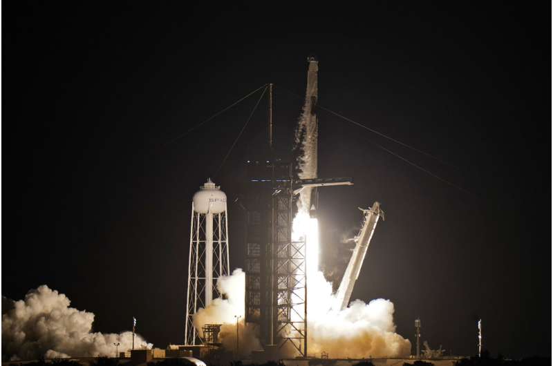 SpaceX launches 4 amateurs on private Earth-circling trip