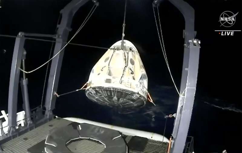SpaceX returns 4 astronauts to Earth; rare night splashdown