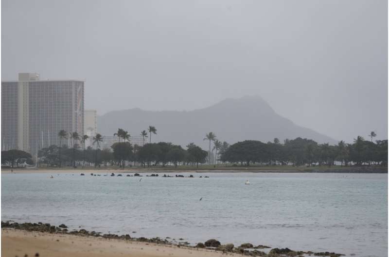 Storm sweeps Hawaii, brings threat of ‘catastrophic’ floods