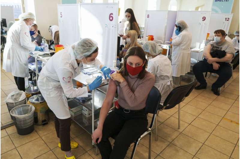 Studies clash on Russian vaccine's efficacy against omicron