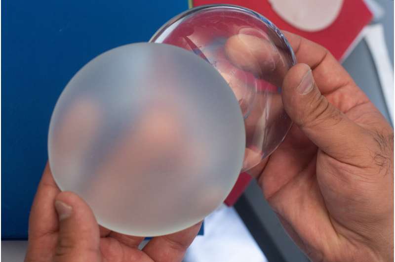 Study examines how breast implant surfaces affect immune response