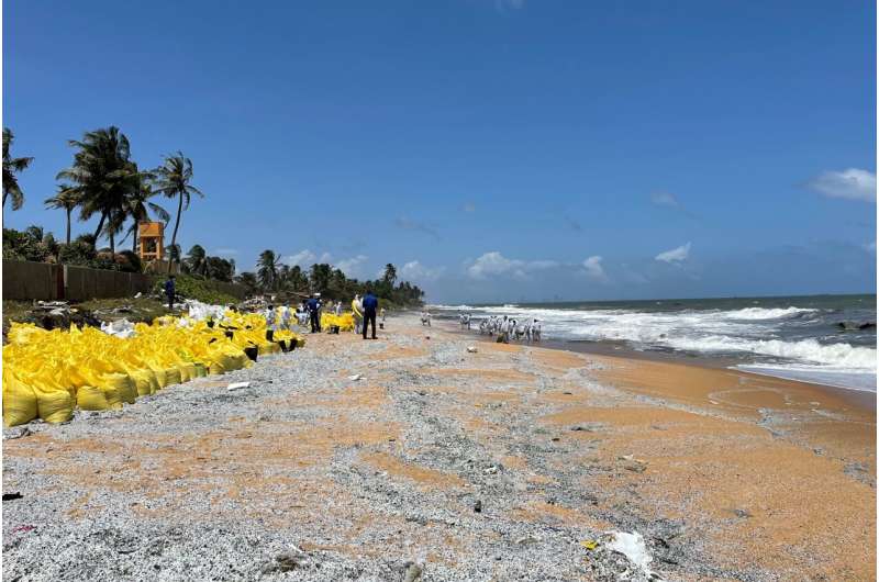 Study outlines challenges to ongoing clean-up of burnt and unburnt nurdles along Sri Lanka's coastline