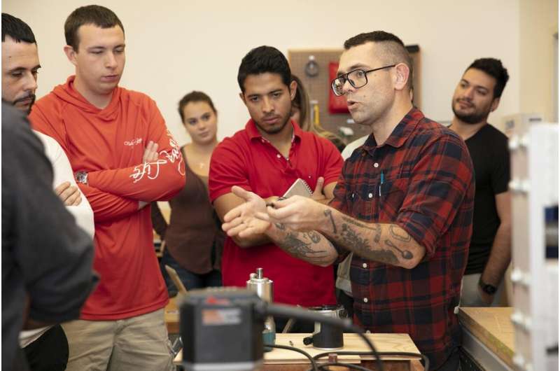 Study aims to (re)define Latino manhood and masculinity