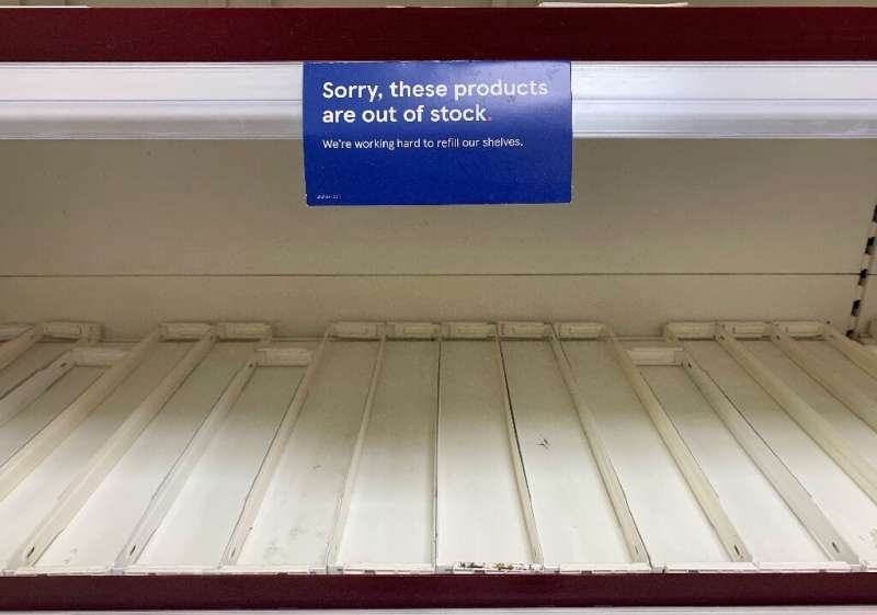 Supermarkets have seen empty shelves due to a shortage of certain foods, exacerbated by the gas crisis, as well as a lack of lor