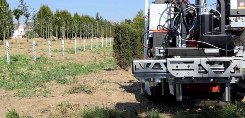 Agricultura sostenible: herbicida móvil para viveros de árboles