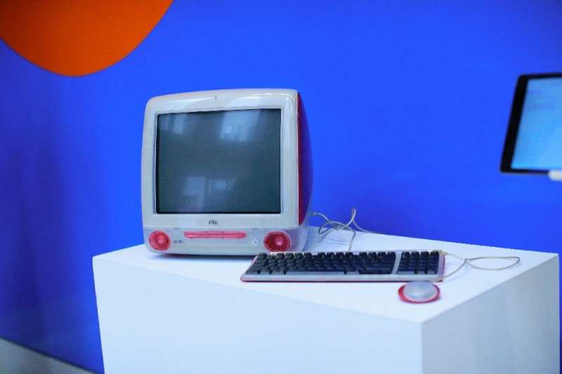 The personal computer used by Wikipedia co-founder Jimmy Wales has been auctioned
