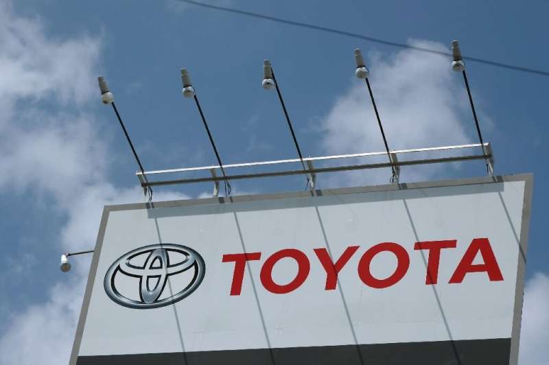 The world's top-selling carmaker Toyota has come joint last in a Greenpeace ranking of carbon emission efforts