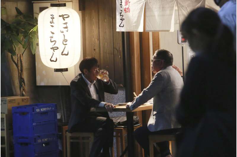 Tokyo eateries return to normal hours as virus cases drop