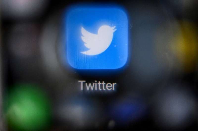 Twitter, comme d'autres réseaux de médias sociaux, a lutté contre l'intimidation, la désinformation et le contenu haineux.