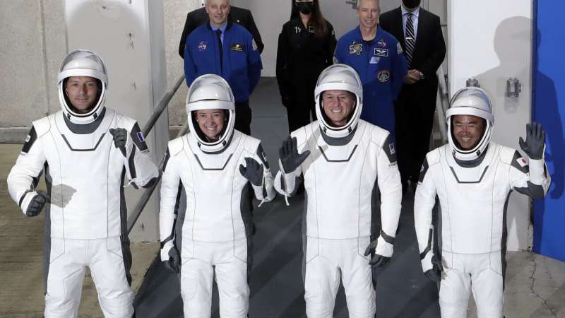 Two pilots, rocket scientist, oceanographer flying SpaceX