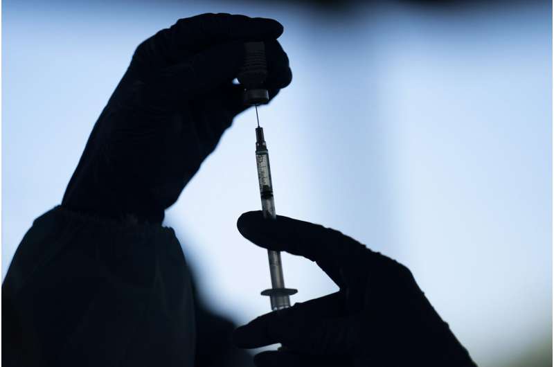 Médicos do Reino Unido procuram revisão do intervalo de 12 semanas entre as doses da vacina