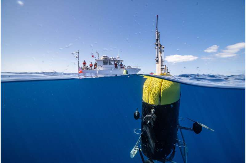 Underwater robot offers new insight into mid-ocean "twilight zone"