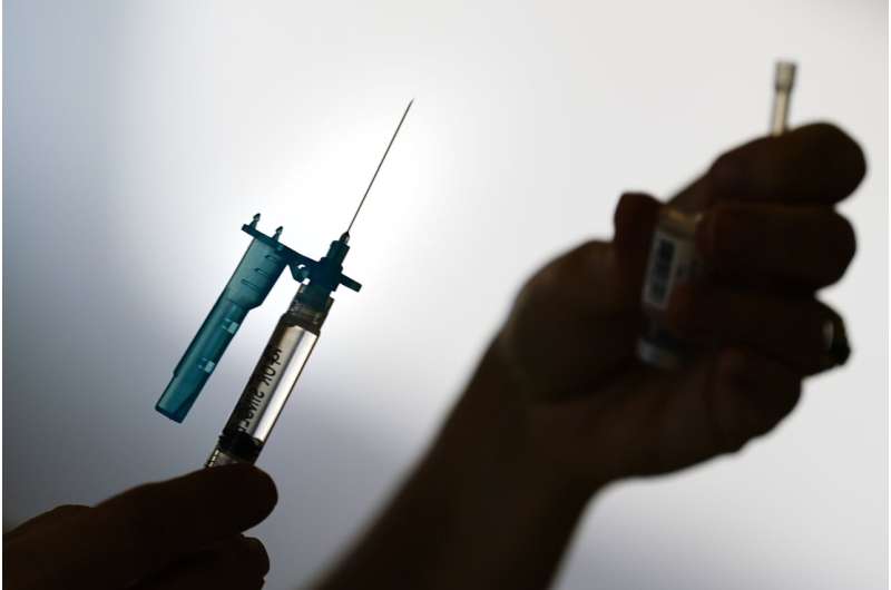US COVID death toll hits 800,000, a year into vaccine drive