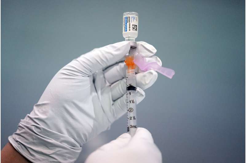 US officials flag 'small' reaction risk with J&J vaccine