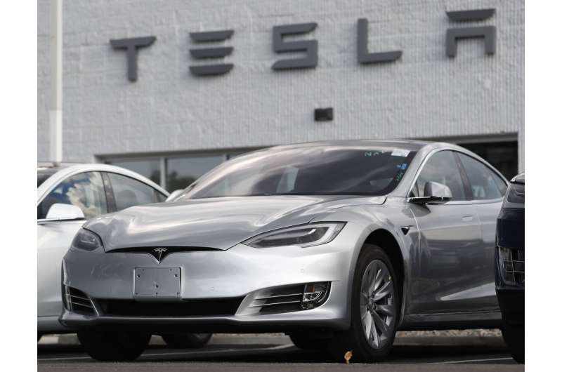 US probing Autopilot problems on 765,000 Tesla vehicles