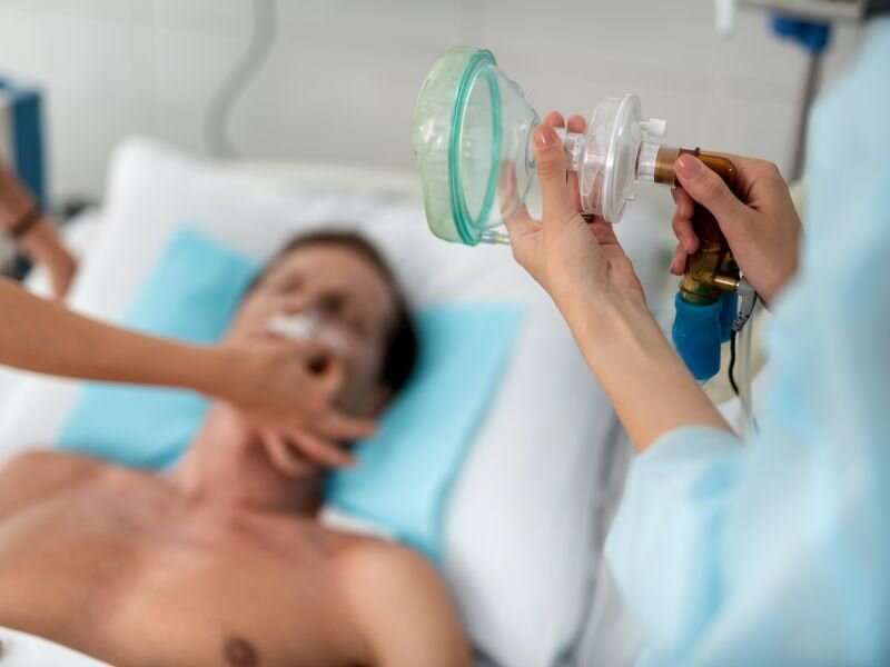 由于加州医院氧气耗尽，美国新冠肺炎住院人数达到历史新高