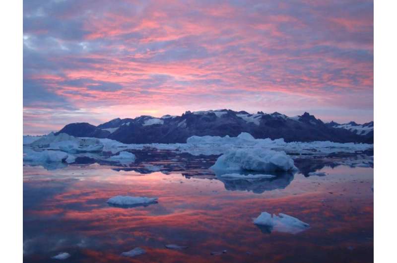 از صدای زمین برای دیدن زیر پوشش یخی گرینلند استفاده کنید  