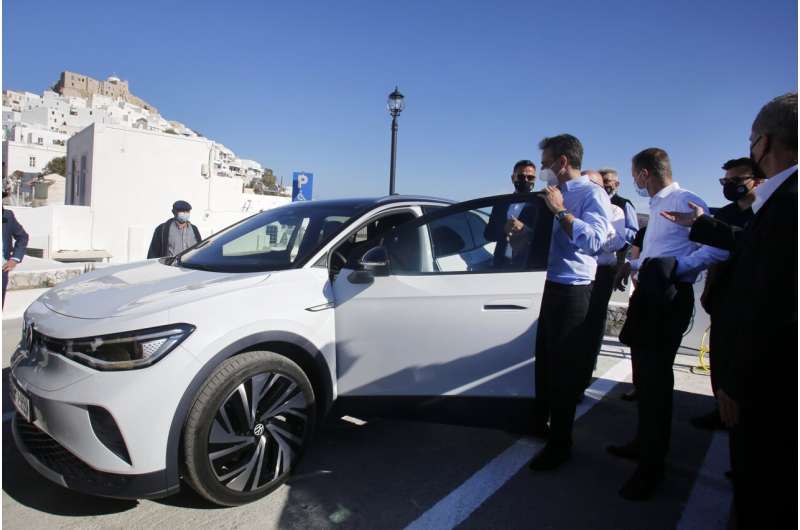 Volkswagen tests electric cars, transit apps on Greek island