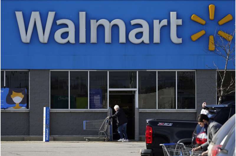 Walmart aims to empower workers with own devices, new app