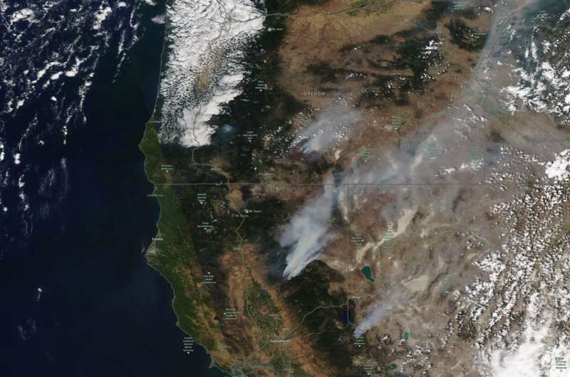 Western wildfires grow, but better weather helps crews