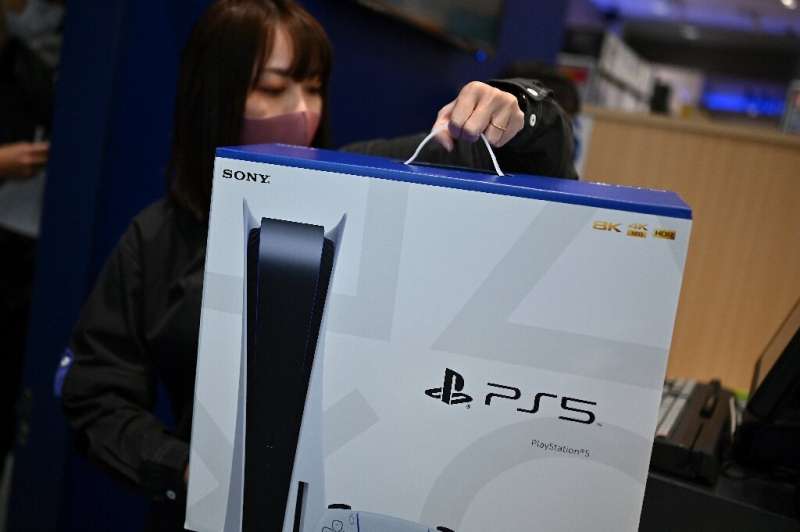 While a PS5 normally costs between £360 and £450 ($500/$627, 420/525 euros) depending on the model, its median resale price on s