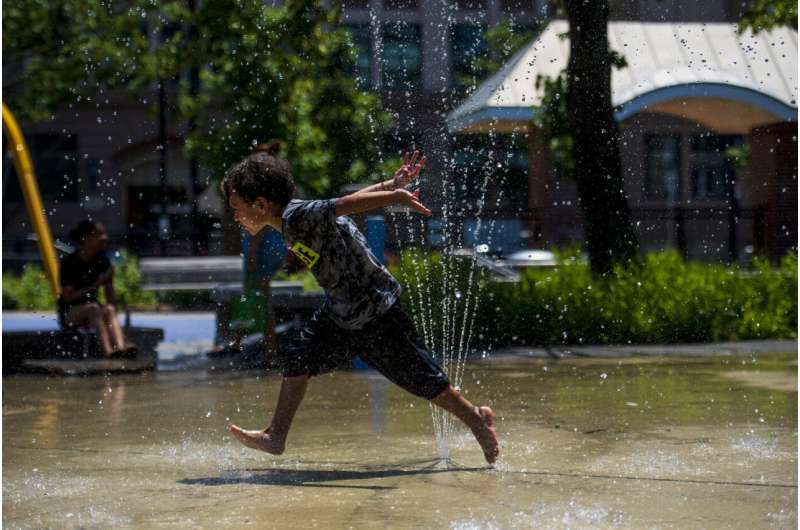 Wondering how to stay cool in a heatwave? Here’s what the experts say.