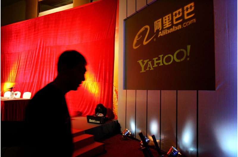 Yahoo pulls out of China, citing 'challenging' environment