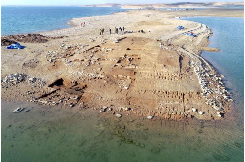 A 3400-year-old city emerges from the Tigris River