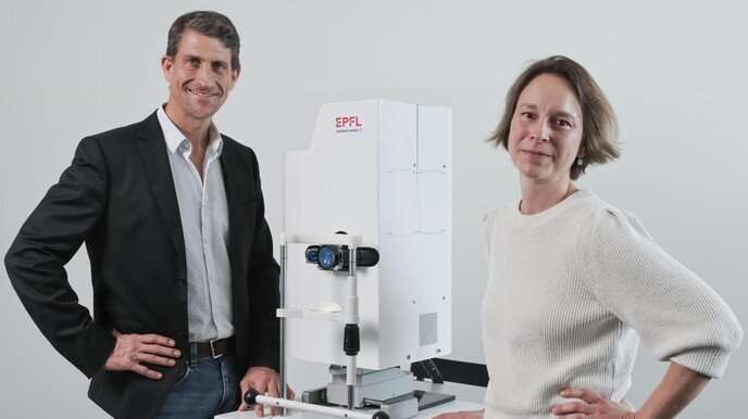 A new device for early diagnosis of degenerative eye disorders